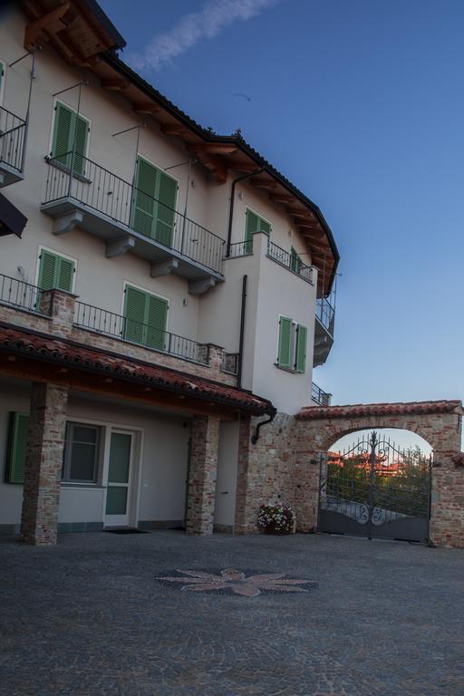 Bed and Breakfast La Rocca Carrù Exterior foto